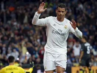 Cristiano Ronaldo mencetak satu gol saat timnya menang 4-0 atas Sevilla pada lanjutan La Liga Spanyol pekan ke-30 di Stadion Santiago Bernabeu, Senin (21/3/2016) dini hari WIB.  (REUTERS/Sergio Perez)