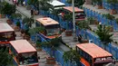 Data Dewan Transportasi DKI Jakarta menunjukkan, 63.913 dari 98.529 unit kendaraan umum dan barang yang masih beroperasi di DKI Jakarta berusia di atas 10 tahun, Jakarta, Senin (17/11/2014) (Liputan6.com/Faizal Fanani)