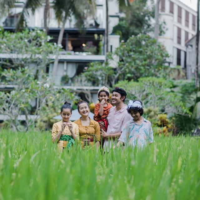 Widi Mulia Hamil Anak ke-4, Ini 7 Pemotretan Keluaga Dwi Sasono yang Selalu Kompak