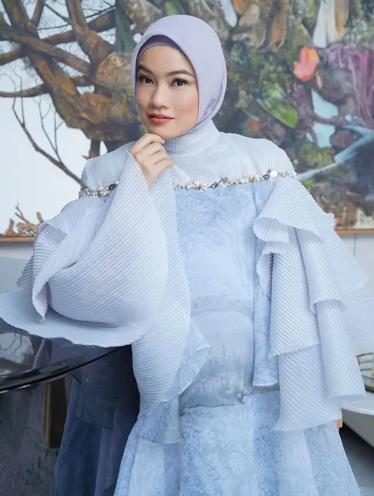 Titi Kamal membuat pangling netizen saat berhijab [Instagram/titi_kamall]