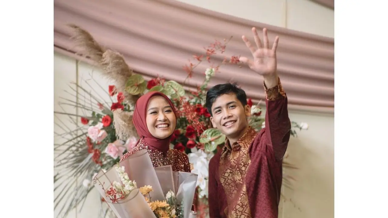 Dilamar Bintang Emon, Ini 9 Potret Menawan Alca Octaviani Berkebaya Merah Marun