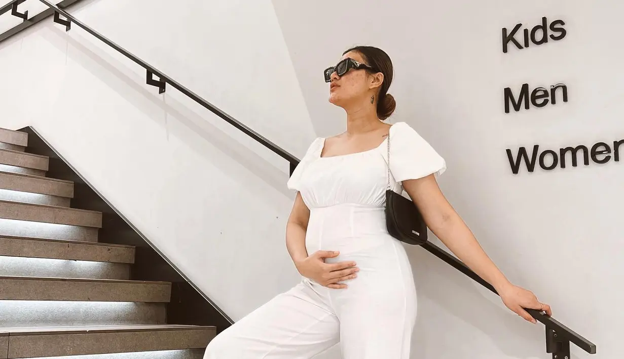 Camelia Putri membagikan kabar kehamilannya saat janinnya berusia 17 minggu. [Foto: @cameliaputricp]
