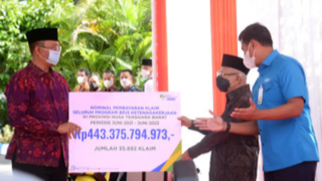 BPJS Ketenagakerjaan Serahkan Manfaat Program Selama Setahun di Provinsi NTB Senilai Rp443 Miliar