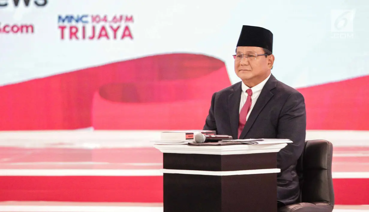 Capres nomor urut 02 Prabowo Subianto saat hadir dalam debat kedua Pilpres 2019 di Hotel Sultan, Jakarta, Minggu (17/2). Dalam debat kedua ini tidak ada kisi-kisi. (Liputan6.com/Faizal Fanani)