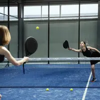 Padel olahraga viral yang banyak dimainkan oleh para selebritas/Copyright Freepik