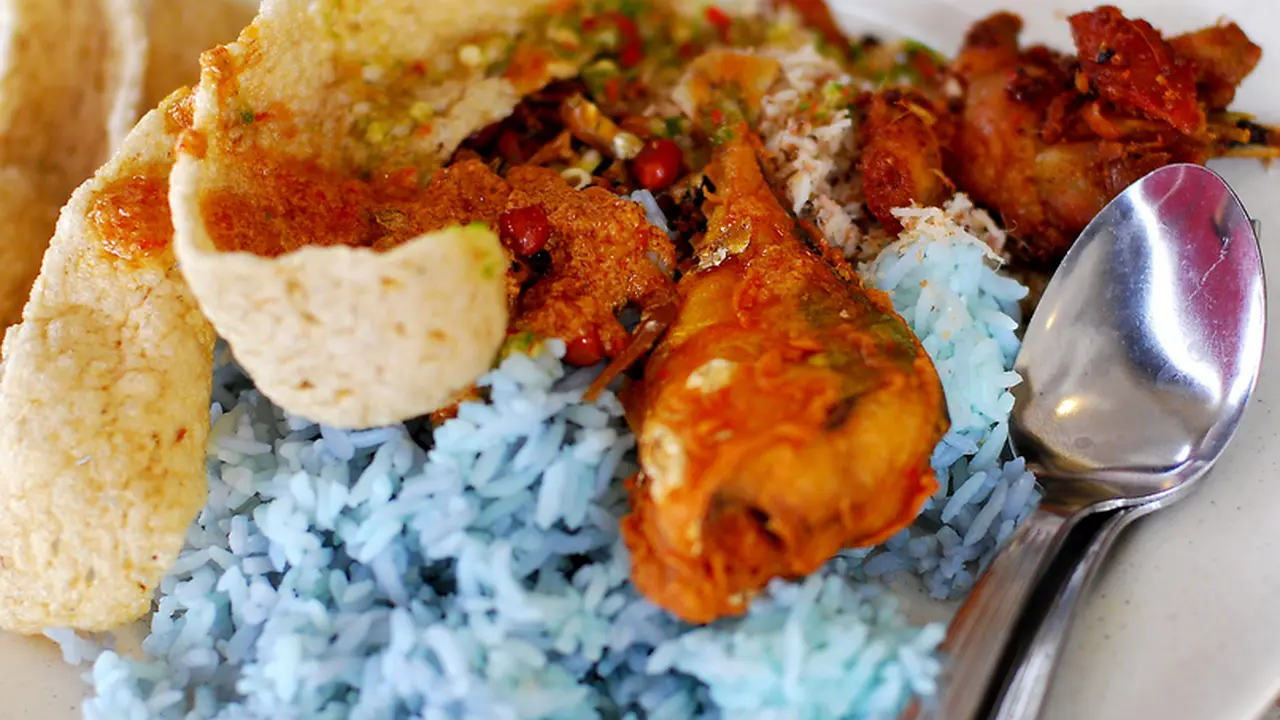 Ingin Nasi Berwarna Biru? Yuk Pakai Pewarna Alami Ini
