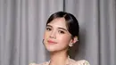 Gaya Audi Marissa sebagai bridesmaid di pernikahan Ochi Rosdiana benar-benar mencuri perhatian. Elegan, anggun, dan tetap bersahaja, ia sukses tampil memukau dalam momen spesial sahabatnya. Tak heran jika banyak yang terpukau dengan keindahan serta harmoni penampilan para bridesmaid dalam acara sakral tersebut. [@audimarissa].