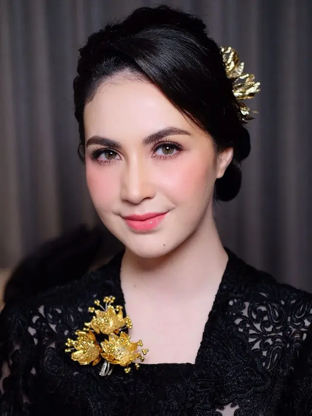 8 Artis Rayakan Hari Kartini 2025 dengan Kebaya, Dian Sastro hingga Dewi Perssik