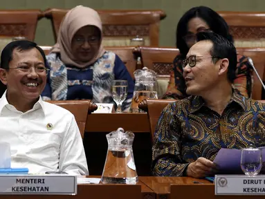 Menteri Kesehatan Terawan Agus Putranto (kiri) dan Dirut BPJS Kesehatan Fachmi Idris (kanan) saat rapat dengar pendapat dengan Komisi IX DPR di Kompleks Parlemen, Jakarta, Selasa (5/11/2019). Rapat membahas polemik kenaikan iuran BPJS Kesehatan. (Liputan6.com/JohanTallo)