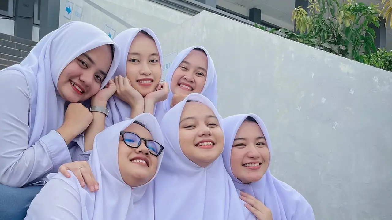 Grup vokal Putih Abu Abu (https://www.instagram.com/p/CU6_GOJvA3W/)