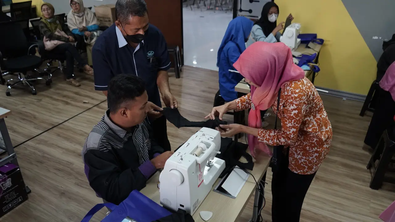 Pelatihan menjahit secara gratis bagi penyandang disabilitas