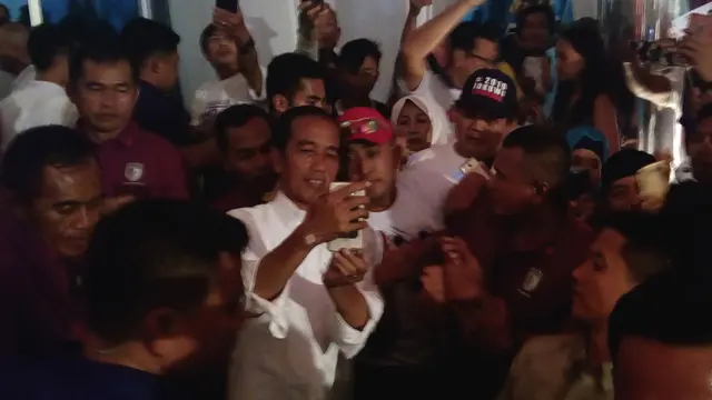 Kampanye di Malang Jokowi Sebut Calon Presiden Harus Berpengalaman