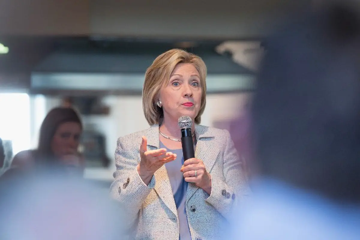 Hillary Clinton Janjikan Energi Matahari di Tiap Rumah