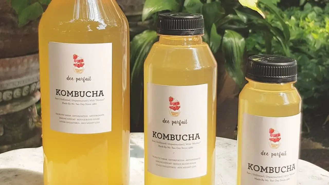 Delphine Rachel  (28) menjual kombucha dengan merek jualan “Dee Parfait”.