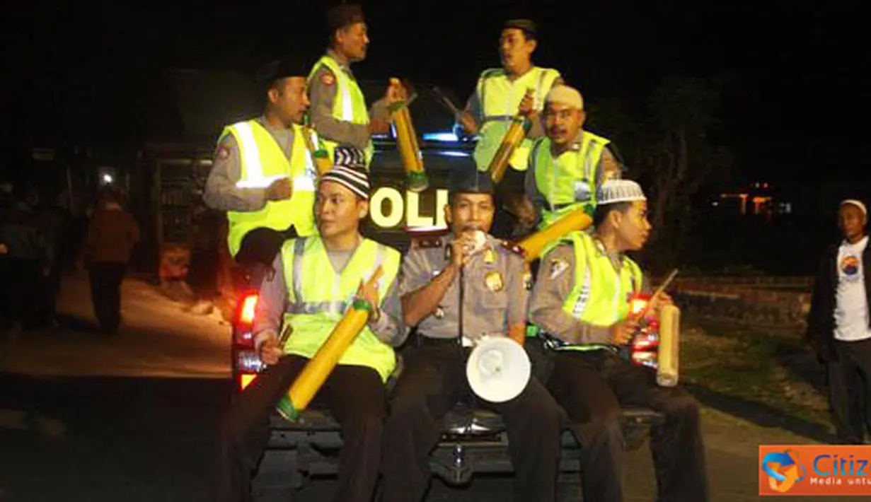 Citizen6, Probolinggo: Kapolres Probolinggo,  Jawa Timur memimpin langsung patroli sahur yang dilakukan oleh anggota Polres Probolinggo selama Ramadhan. (Pengirim: Tata Sumitra)
