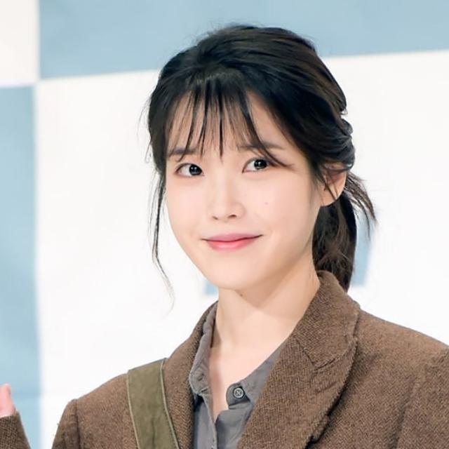 Iu Pamer Potret Gadis Bergaun Putih Untuk Duetnya Bareng Suga Bts Showbiz Liputan6 Com