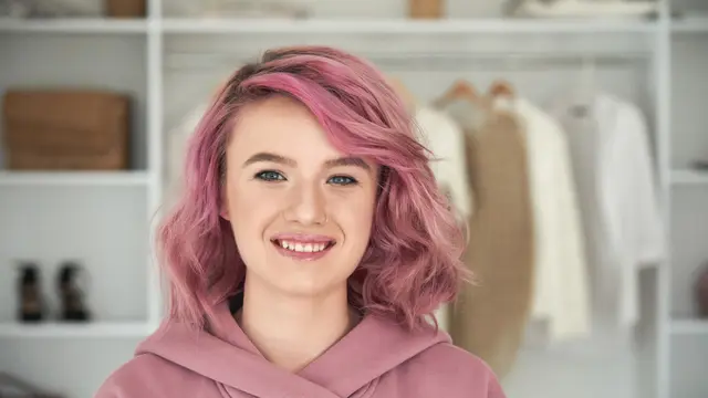 Ingin Kembali Muda dan Terlihat Fresh? 3 Gaya Rambut Ini bisa Jadi Solusi Tepat untuk Digunakan