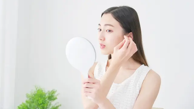 Tak Banyak yang Tahu, Kebiasaan Ini Bisa Bikin Kulit Wajah Lebih Awet Muda