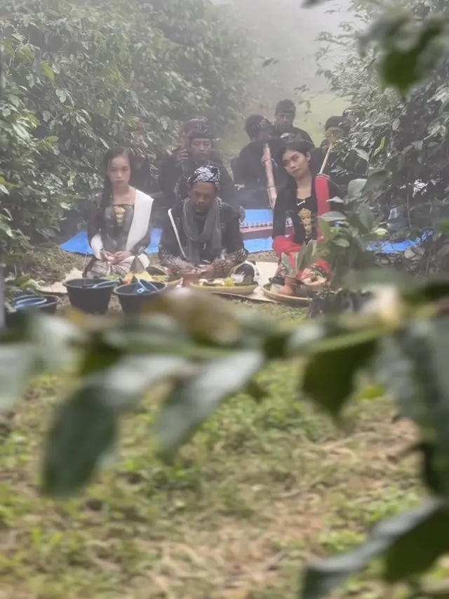 Unggahan Kim Go Eun Pemeran Exhuma Saat Syuting di Bandung. [@ggonekim]