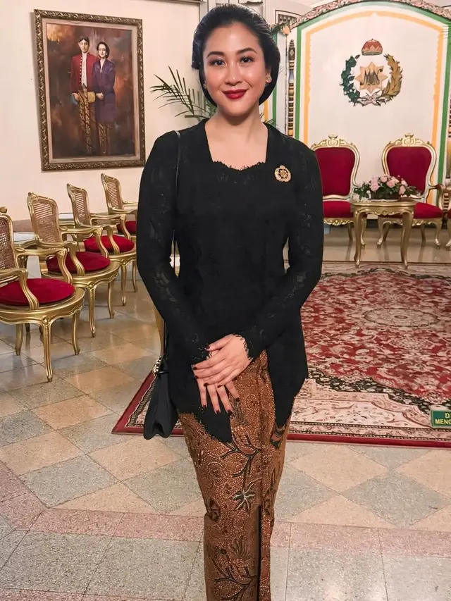 Sherina Munaf saat Kirab Malam Satu Suro di Solo. [@sherinamunaf]