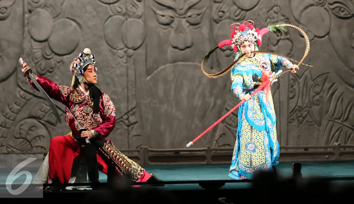 Cerita dalam opera China merupakan kisah-kisah heroik dan mengandung filosofi kehidupan, Beijing, Sabtu (22/8/2015). Di saat demam KPOP mendera, beberapa seniman China memilih bertahan dengan seni teater opera China (Liputan6.com/Isna Setyanova)