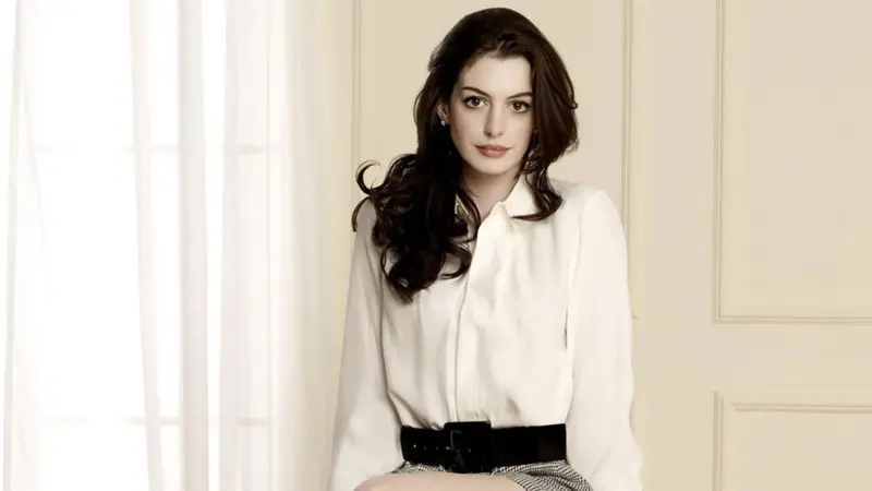 Cerita Anne Hathaway yang Tak Takut Bersaing dengan Artis Muda