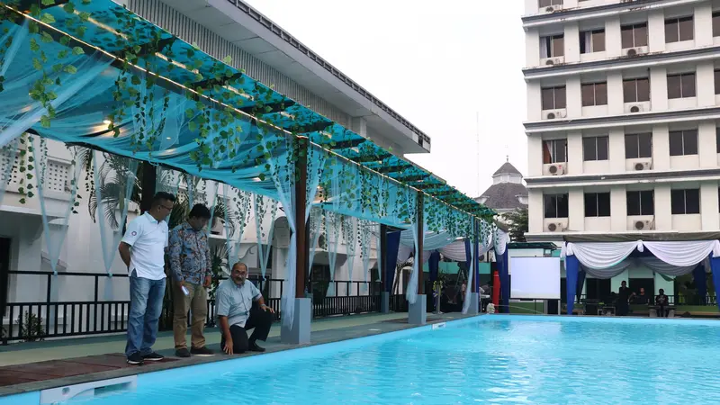 Kolam berenang air asin di Grand Inna Medan