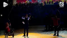 Presiden Joko Widodo unjuk kebolehan memanah di Upacara Pembukaan Asian Para Games 2018. Panah Jokowi membawa pesan 'ability' bagi para atlet.