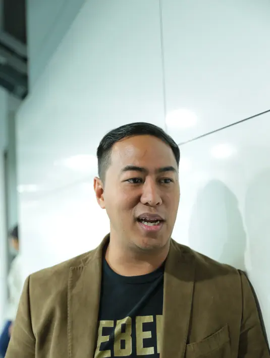 Di SCTV Tower, Senayan City, Jakarta, Kamis (26/10/2017) malam, Pandji juga menuturkan bahwa dengan karya lah, para pemuda bisa mengenalkan bangsanya sendiri ke kancah Internasional. (Adrian Putra/Bintang.com)