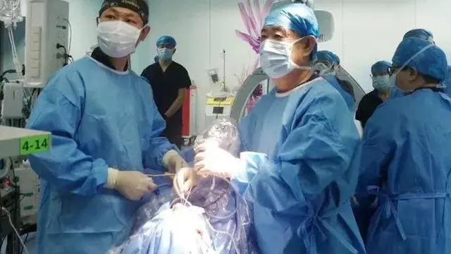 26 Tahun Setelah Ditusuk, Pisau Berkarat Akhirnya Diangkat dari Tengkorak Pria Ini