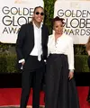 Wiz Khalifa, 28 tahun, tampak seperti anak sekolah dengan celana pendek dan dasi longgar sementara ibunya, Peachie Wimbush, tampak seperti guru dengan gaya senada dengan pelantun ‘See You Again’ tersebut. (AFP/Bintang.com)