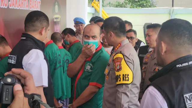 Satres Narkoba Polres Metro Jakarta Barat menangkap komplotan bandar narkoba asal Aceh, yakni Murtala Ilyas (MT) bersama enam anak buahnya atas peredaran nerkoba jenis sabu seberat 110 Kg.