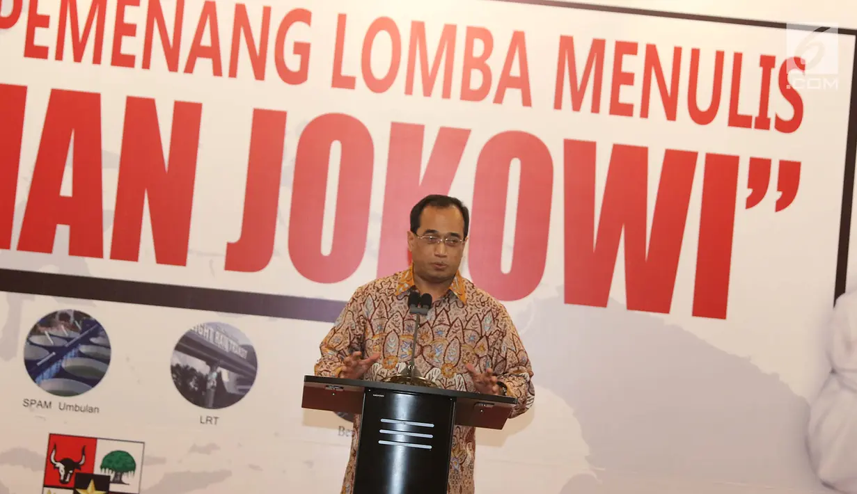 Menteri Perhubungan Budi Karya menyampaikan kata sambutan dalam acara penyerahan hadiah lomba menulis bertajuk 'Pencapaian Jokowi' di Jakarta, Selasa (16/8). Acara tersebut diadakan Seword media dan Seknas Jokowi. (Liputan6.com/Immanuel Antonius)