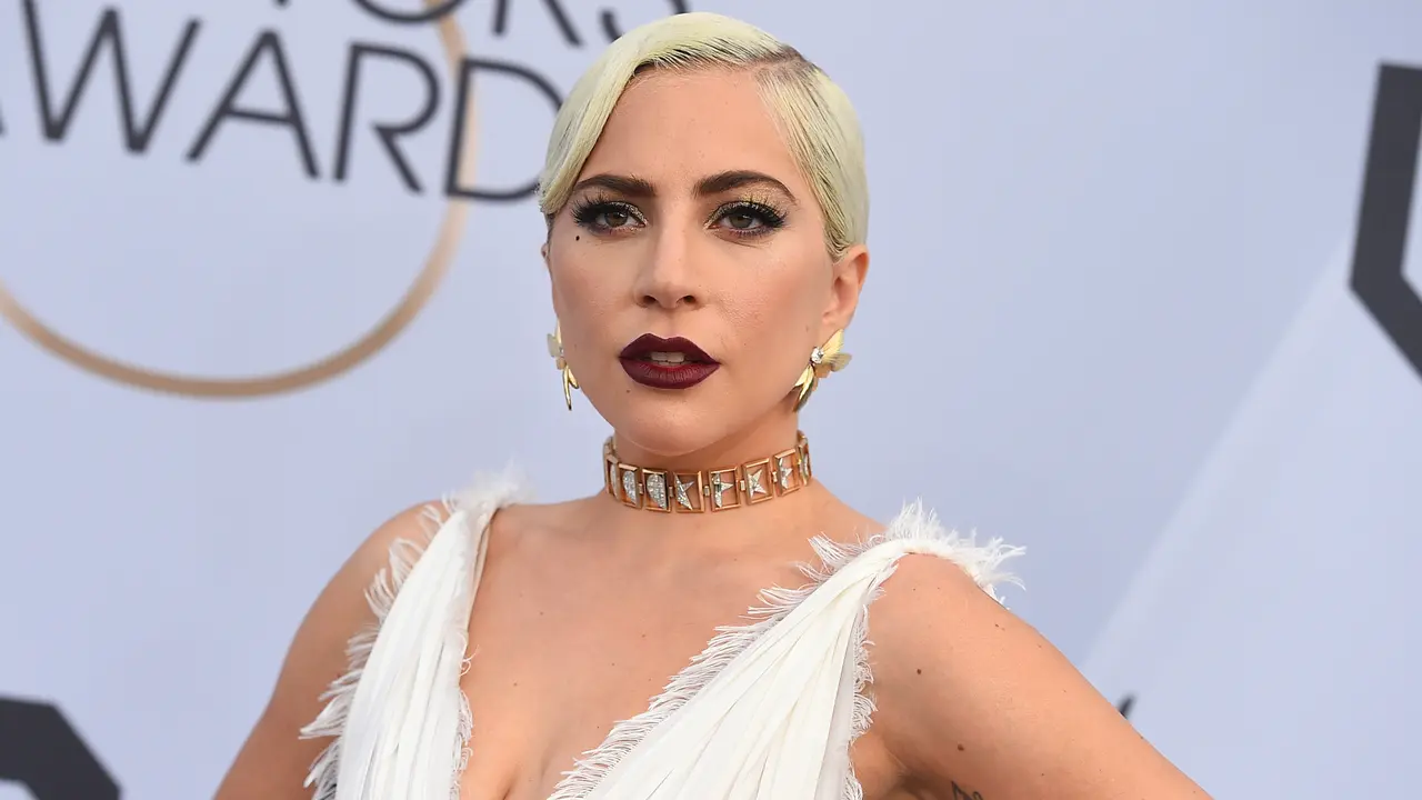 Pesona Lady Gaga Bergaun Seksi Saat Hadiri SAG Awards 2019