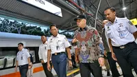 Menteri Perhubungan Dudy Perwagandhi mengecek sejumlah simpul transportasi dalam periode mudik Lebaran 2025 ini. Dia memastikan perjalanan mudik masyarakat. (Dok. Kemenhub)