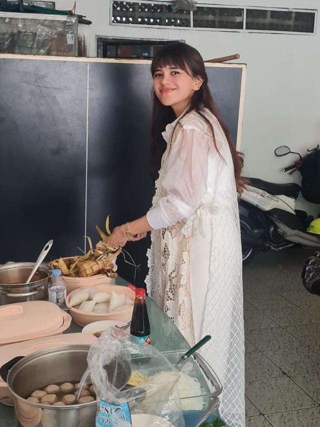 6 Potret Audi Marissa Kembali Rayakan Lebaran Idulfitri, Bagikan Momen Indahnya Toleransi