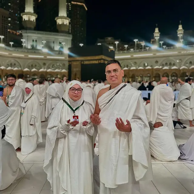 6 Potret Astrid Kuya Umrah di Bulan Ramadan,