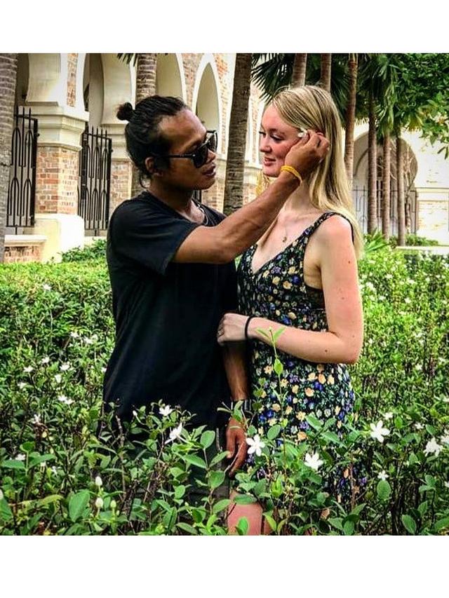 6 Potret Terbaru Pria Magelang dengan Istri Bule Cantik yang Makin Mesra