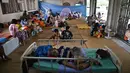 Sementara, lebih dari 35.000 orang terpaksa mengungsi dari rumah mereka. (Lillian SUWANRUMPHA/AFP)