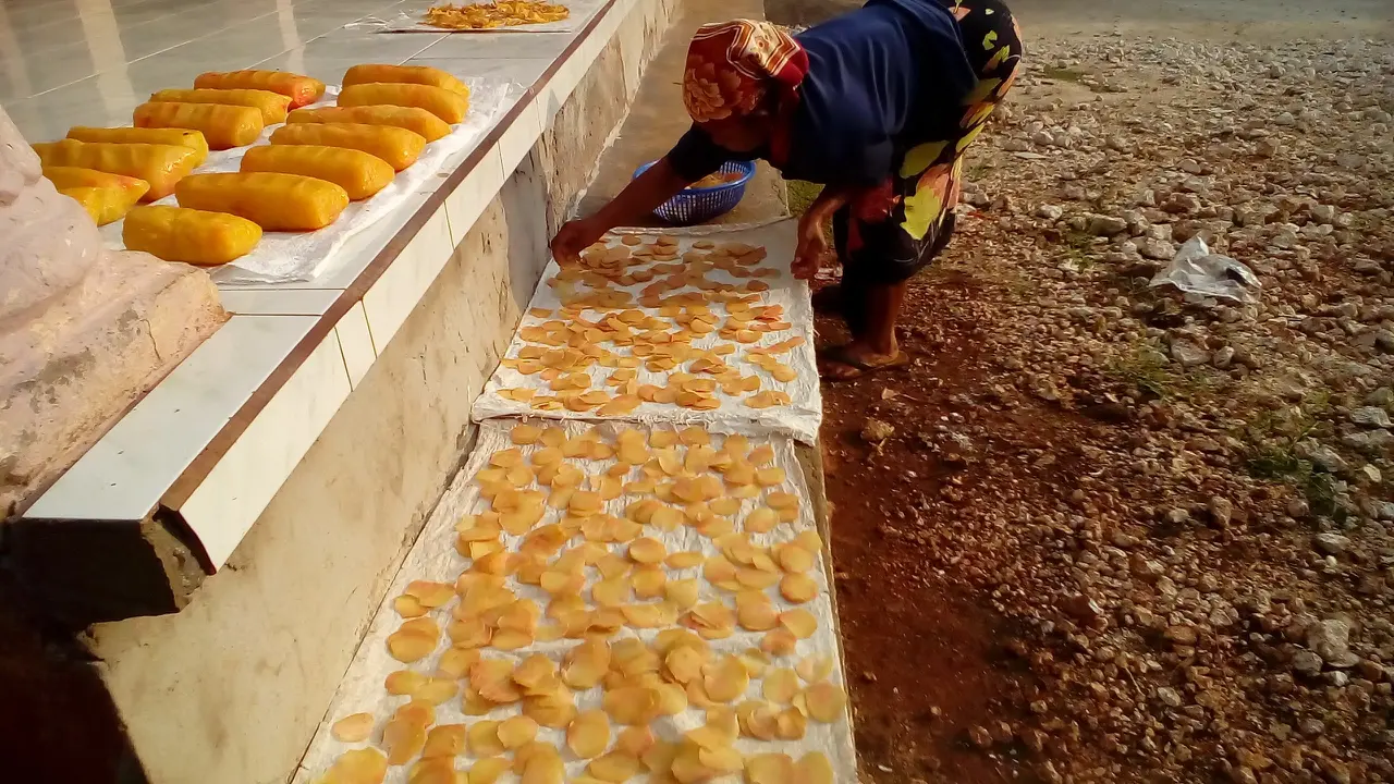krupuk singkong