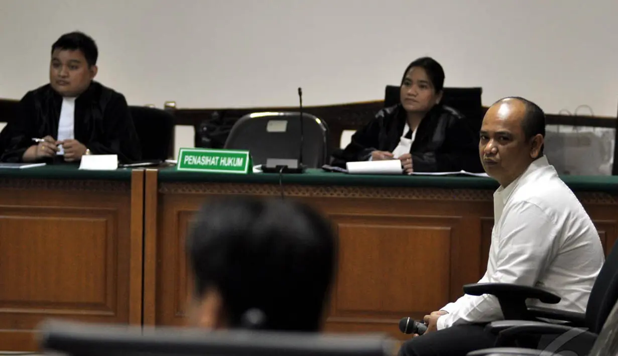 Terdakwa suap alih fungsi lahan, Gulat Manurung, menjalani sidang perdana di Pengadilan Tipikor Jakarta, Senin (15/12/2014). (Liputan6.com/Miftahul Hayat)