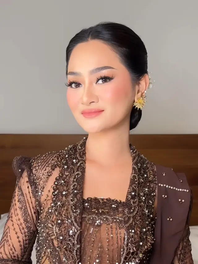 Tampilan Dua Kakak Ipar Mahalini dan Putri Delina Adik Rizky Febian saat Acara 7 Bulanan.