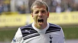 Tottenham Hotspur's Dutch midfielder Rafael Van der Vaart celebrates scoring his goal during the EPL football match between Tottenham Hotspur and Aston Villa at White Hart Lane in north London, England on October 2, 2010. AFP PHOTO/IAN KINGTON