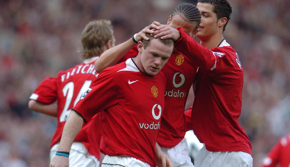 Gol pertama Wayne Rooney dalam Derbi Manchester terjadi pada musim debutnya pada 2004/2005, tepatnya pada pekan ke-27 Liga Inggris, 13 Februari 2005. Saat itu MU yang bertandang ke markas Manchester City berhasil menang dengan skor 2-0 dan Wayne Rooney mencetak gol pertama pada menit ke-68. Sementara gol kedua lahir dari bunuh diri pemain Manchester City Richard Dunne pada menit ke-75. (AFP/Paul Barker)