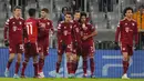 Pemain Bayern Munchen Robert Lewandowski (tengah) merayakan dengan rekan setimnya setelah mencetak gol ke gawang Salzburg pada pertandingan leg kedua babak 16 besar Liga Champions di Munich, Jerman, 8 Maret 2022. Bayern Munchen menang 7-1. (AP Photo/Matthias Schrader)
