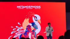 Managing Director of EMTEK Group dan CEO Surya Citra Media, Sutanto Hartono saat menjadi pembicara pada ajang Asia Pacific Media Forum (APMF) di Bali Nusa Dua Convention Center (BNDCC), Bali, Kamis (20/10/2022). Dalam ajang tersebut, Sutanto Hartono menjabarkan materi bertema Local-Powered Local Pride. (FOTO: Dok. Istimewa)