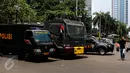 Mobil pengamanan polisi terlihat berjaga di kawasan Bundaran HI, Jakarta, Selasa (1/9/2015). Arus lalu lintas di kawasan Bundaran HI terlihat sepi dari pedemo. (Liputan6.com/Yoppy Renato)