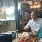 Menteri Perdagangan Zulkifli Hasan menemukan ada kenaikan harga sejumlah komoditas pangan seperti telur saat mengunjungi Pasar Rawamangun, Jakarta Timur. Dia meminta kenaikan harga yang terjadi perlu dijaga dan tidak berlebihan.