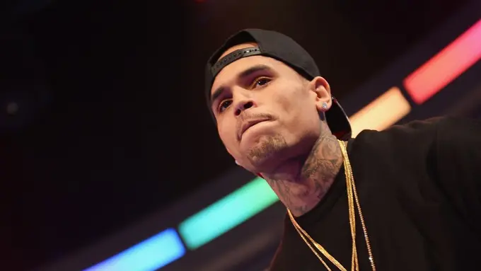 Chris Brown dilarang menggunakan fasilitas gym sebuah pusat kebugaran, selama seumur hidup karena perbuatannya. (AFP/Bintang.com)