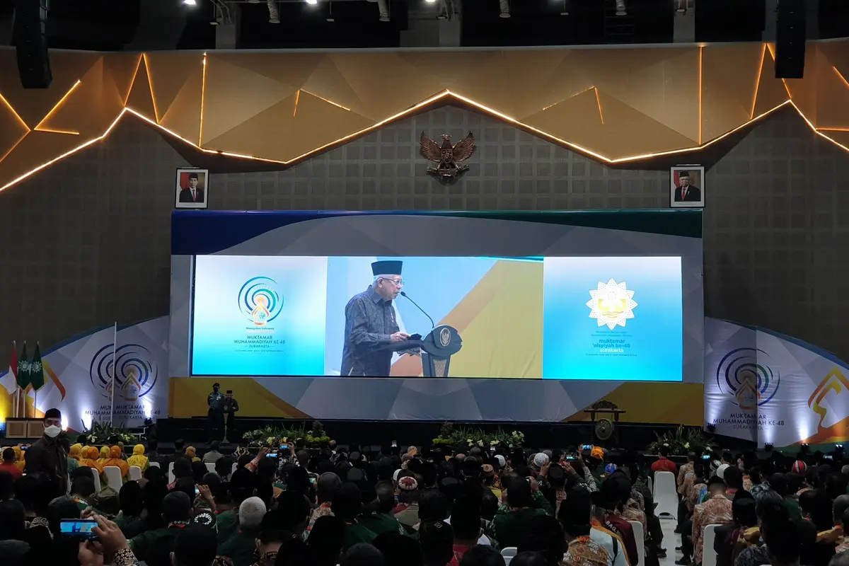 Wakil Presiden (Wapres) Ma'ruf Amin resmi menutup acara Muktamar Muhammadiyah dan Aisyiyah ke-48 di Universitas Muhammadiyah Surakarta, Jawa Tengah.